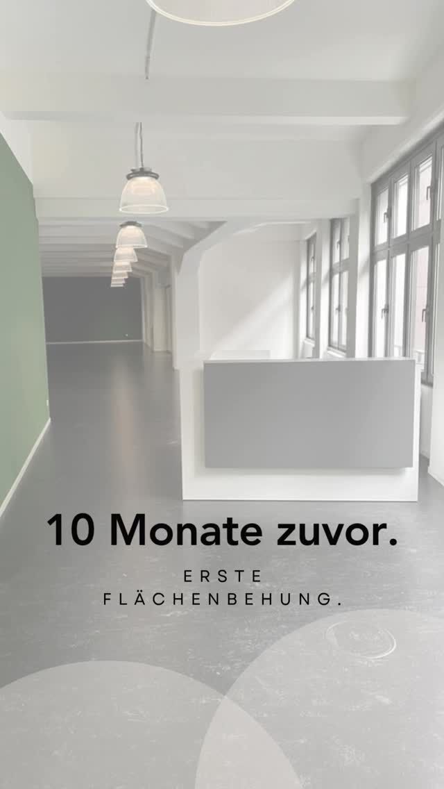 …10 Monate, ab Erstbegehung 👍🏻

Von der ersten Idee über Skizzen, Visualisierungen und Baustellenbesuche bis zur fertigen Praxis.

Was mich dabei immer wieder fasziniert:
Am Anfang sieht man nur Möglichkeiten.
Einen leeren Raum. Eine leere Fläche. Vielleicht ein paar erste Gedanken.

Und irgendwann steht man genau an derselben Stelle und blickt auf etwas, das zuvor nur in den Köpfen aller Beteiligten existiert hat.

Genau diese Reise liebe ich an jedem Projekt aufs Neue. ✨